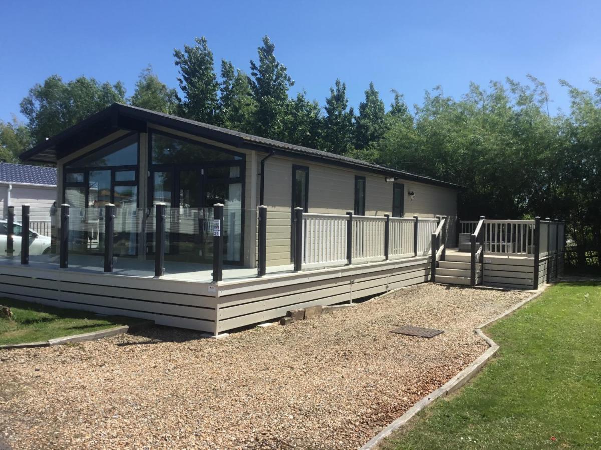 Tuscany Lodge Merston Exterior photo